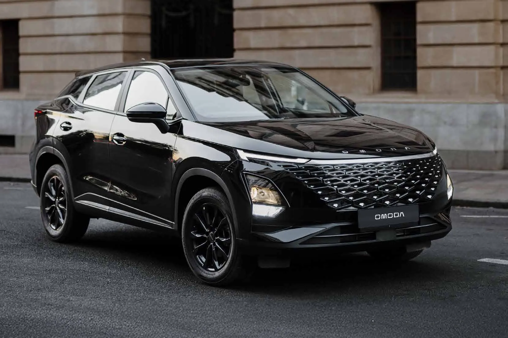 OMODA C5 Street+ preto na cidade