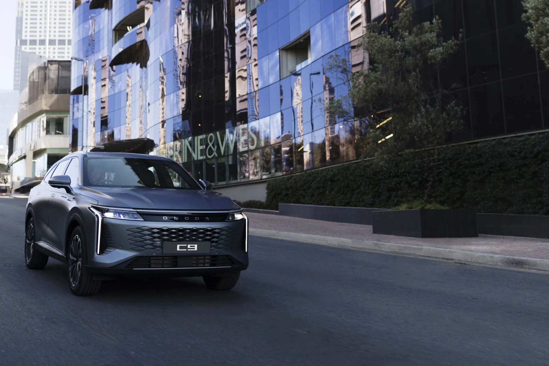 OMODA C9 numa avenida
