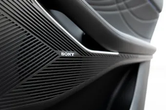 Som Sony com 14 altifalantes