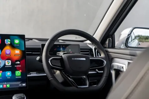 Ecrã de 14,8" com CarPlay sem fios